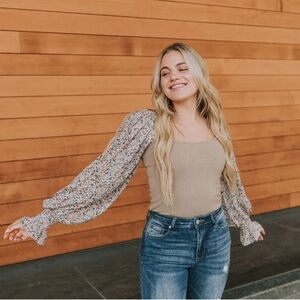 Promesa One Loved Babe Floral Print Sleeved Bodysuit size small